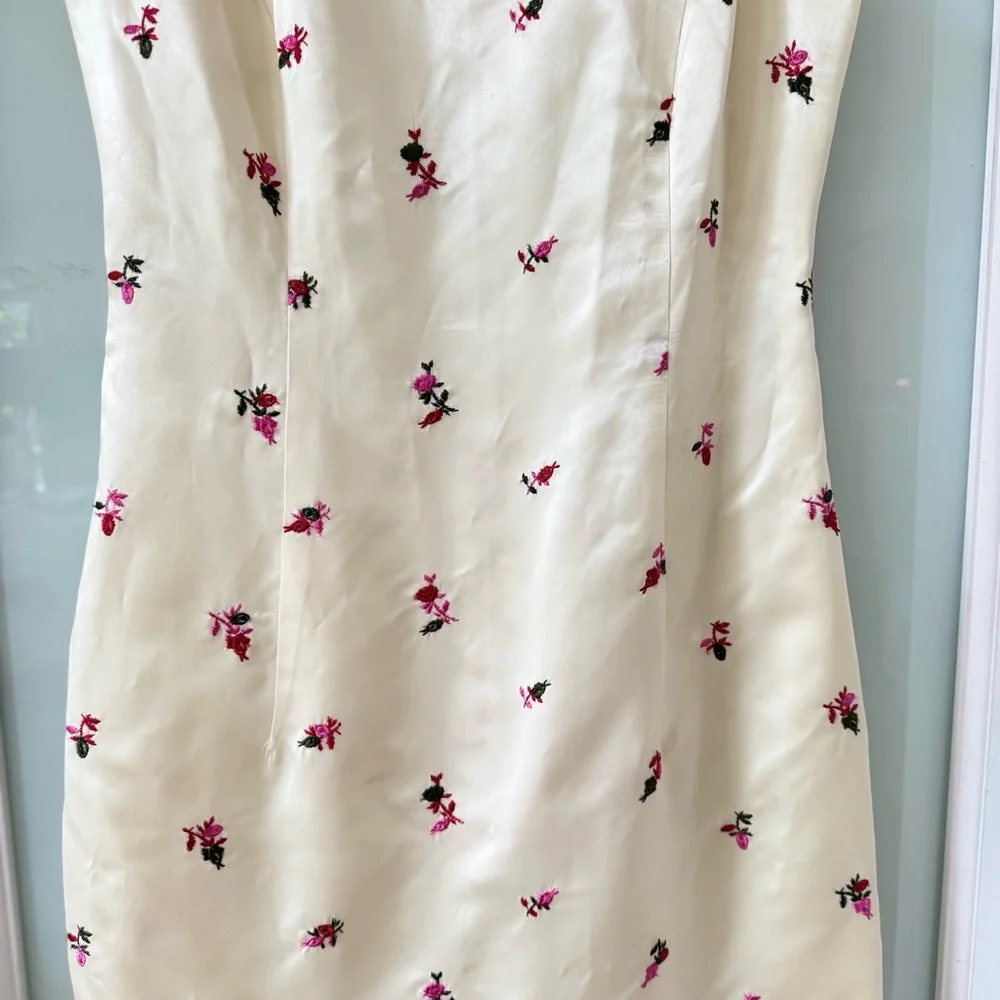 BCBG Ivory White Sheath Midi Dress Red & Pink Flower Embroidery Sleeveless Sz 4